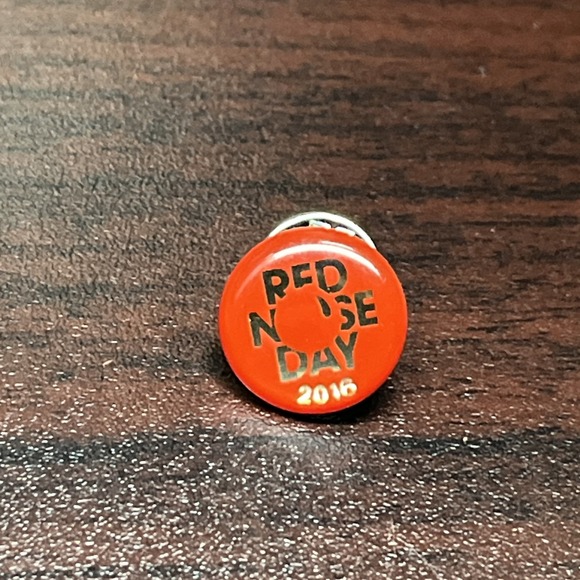 Red Nose Day 2016 Lapel Hat Pin - Picture 1 of 3